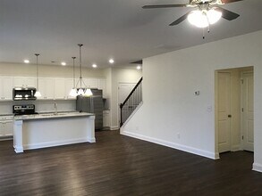 205 Lindridge Dr in Lilburn, GA - Building Photo - Building Photo