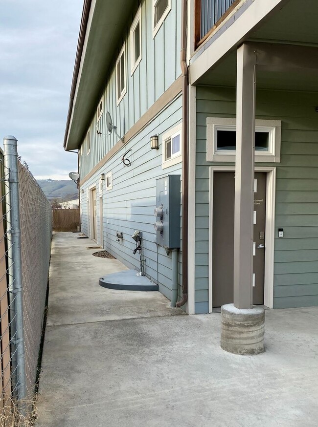 1537 Bargeway Rd in The Dalles, OR - Building Photo - Building Photo