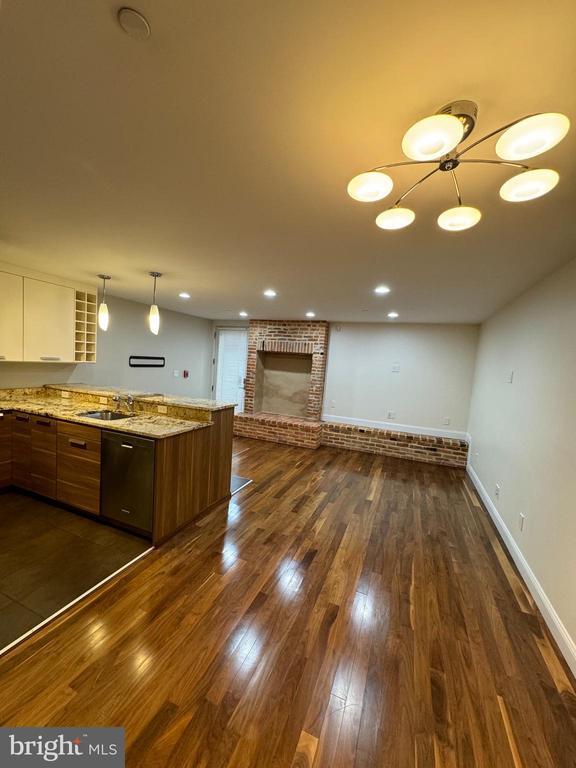933 N Calvert St in Baltimore, MD - Building Photo - Building Photo