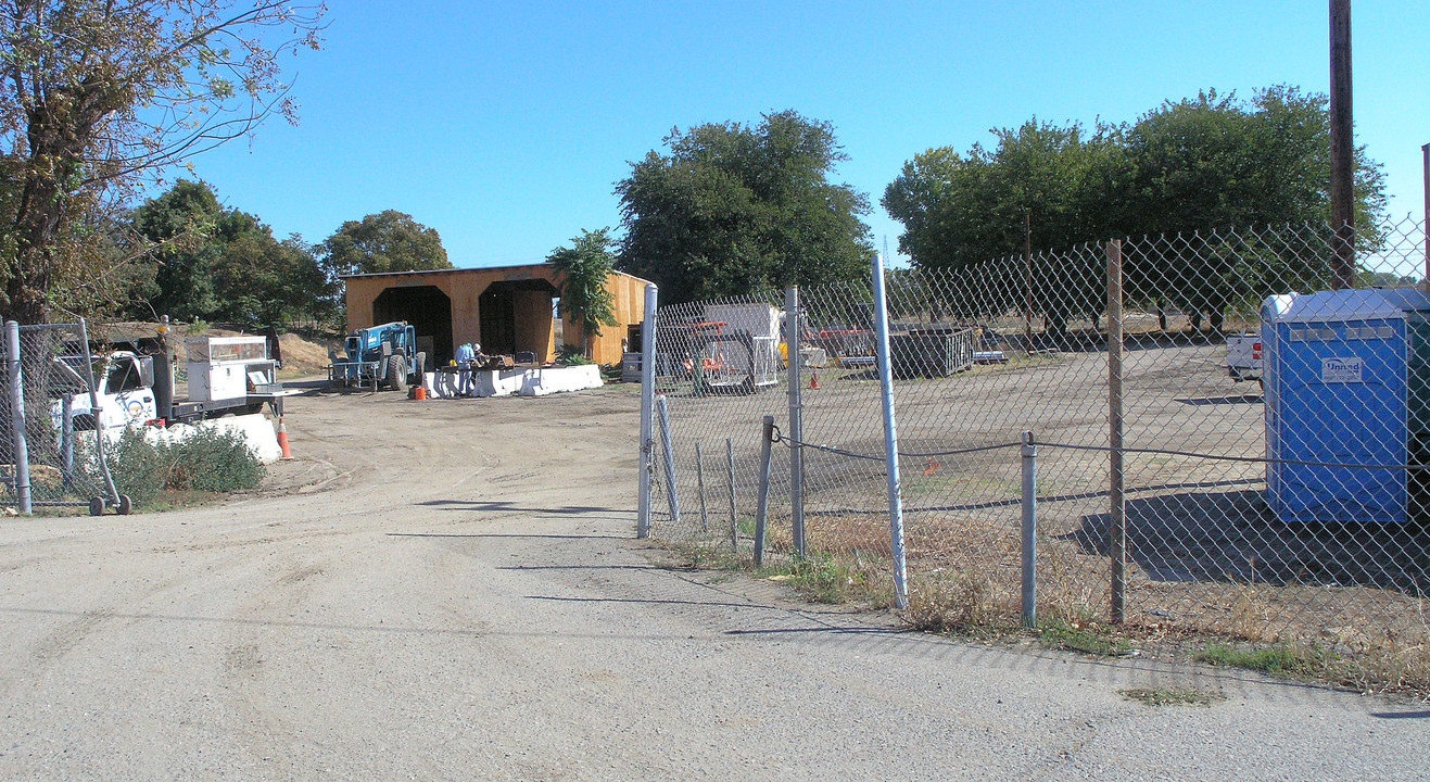 34 W Mossdale Rd in Lathrop, CA - Building Photo