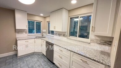 806 N Margaretta St in Turtle Creek, PA - Building Photo - Building Photo