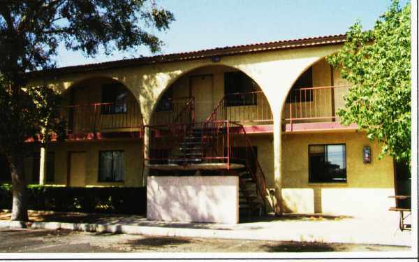 L & S Apartments in Mesa, AZ - Building Photo