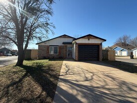 424 Dauphin Ave in Edmond, OK - Building Photo