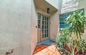 10442 St Tropez Pl in Tampa, FL - Building Photo - Building Photo