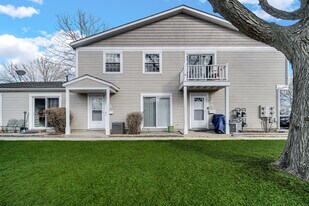 1242 Nova Ct in Wheeling, IL - Building Photo