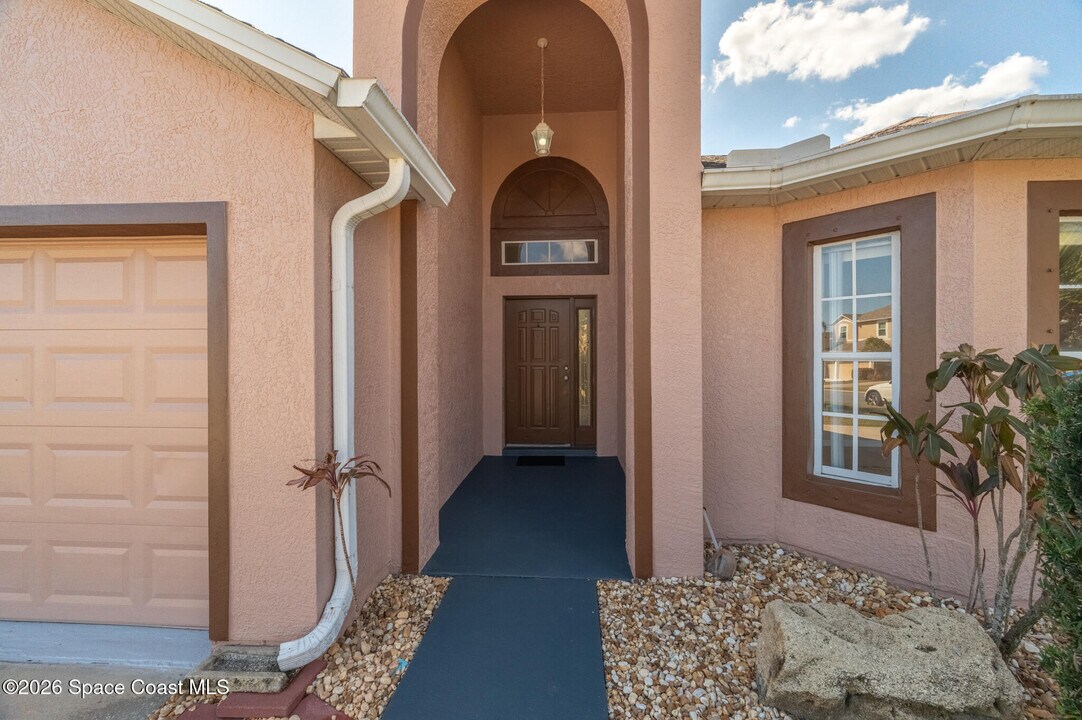 2766 Madrigal Ln in West Melbourne, FL - Building Photo