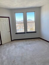 10 Belmont St, Unit 8 in Watertown, MA - Foto de edificio - Building Photo