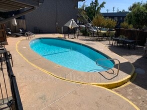 The Peaks in Redding, CA - Foto de edificio - Building Photo