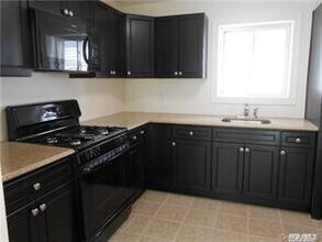 292 Clinton Ave in Cedarhurst, NY - Foto de edificio - Building Photo