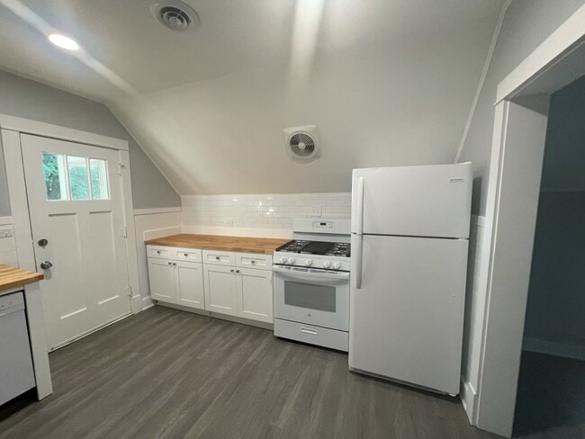 421 Washington St, Unit #2 in Barrington, IL - Foto de edificio - Building Photo