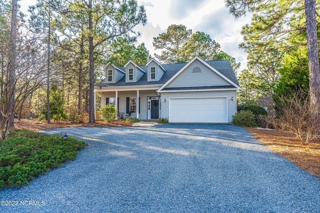 11 Van Buren Ln in Pinehurst, NC - Foto de edificio - Building Photo