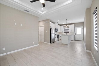 9 N Hester St in Edinburg, TX - Building Photo - Building Photo