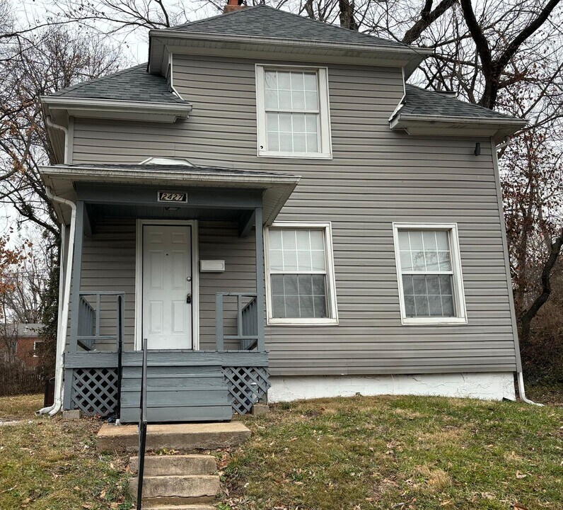 2427 Switzer Ave in Jennings, MO - Building Photo