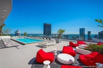 45 SW 9th St-Unit -1703 in Miami, FL - Building Photo - Building Photo