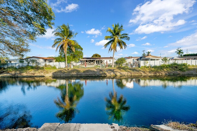 4701 SW 104th Ct in Miami, FL - Building Photo - Building Photo