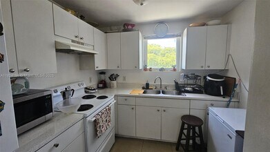 1857 NW 24th St in Miami, FL - Building Photo - Building Photo