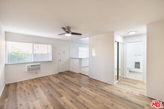 5541 Newcastle Ave in Los Angeles, CA - Building Photo - Building Photo