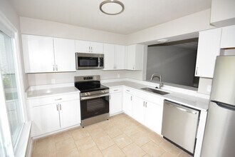 1576 Jameson Dr in Virginia Beach, VA - Building Photo - Building Photo