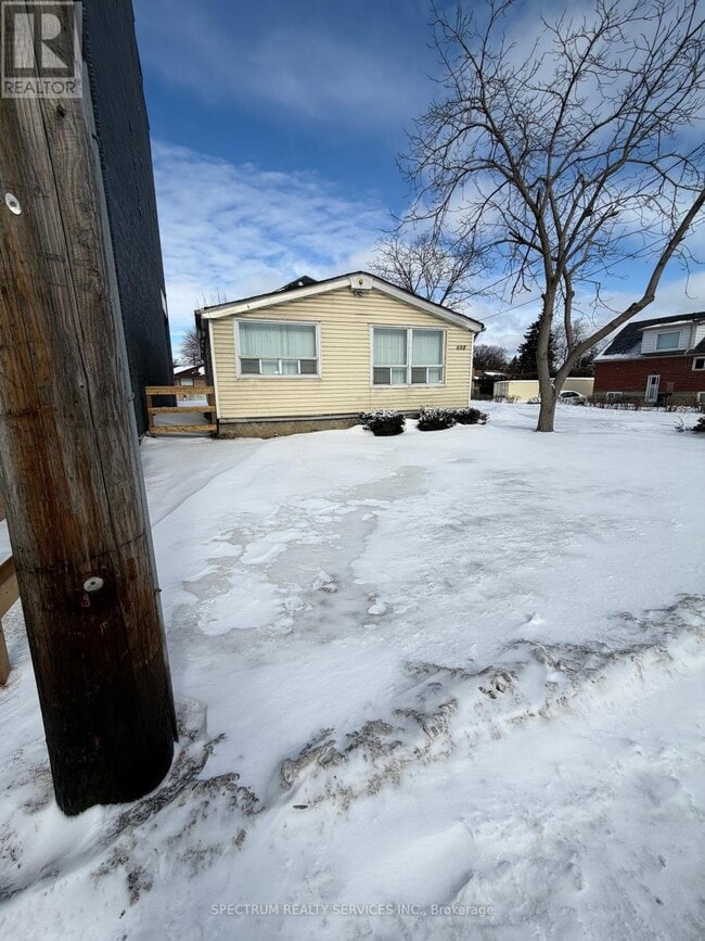 698 Sheppard Ave W in Toronto, ON - Building Photo - Building Photo