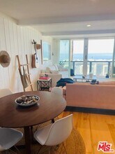 11954 Oceanaire Ln in Malibu, CA - Foto de edificio - Building Photo