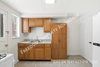 3396 Columbia Dr in Pittsburgh, PA - Building Photo - Building Photo