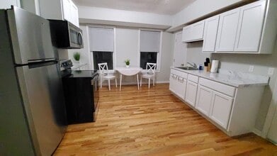 2339 Main St, Unit 1 in Hartford, CT - Foto de edificio - Building Photo