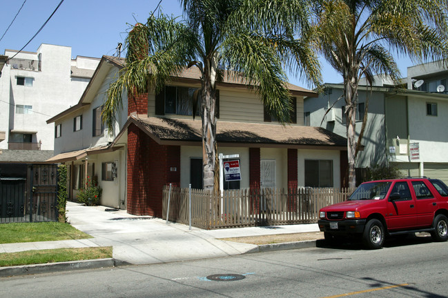 547 Cherry Ave in Long Beach, CA - Building Photo - Building Photo