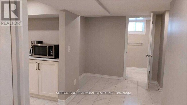 854 Moretta Ave in Pickering, ON - Building Photo - Building Photo