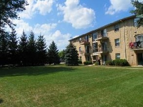 The Meadows on Michigan Avenue in Marshall, MI - Foto de edificio - Building Photo