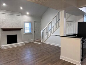 947 Wildwood Square Ct in Virginia Beach, VA - Building Photo - Building Photo