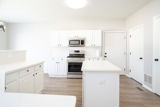 1037 Park Hill Cir in Aurora, IL - Building Photo - Building Photo