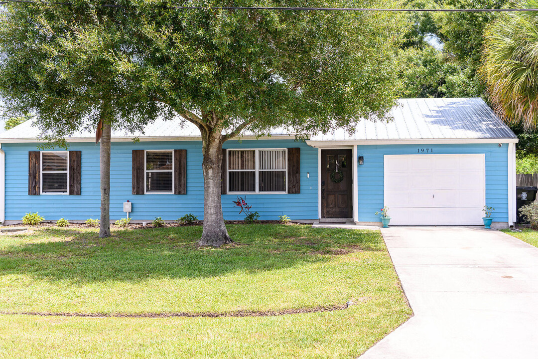 1971 SE Lavina Cir in Port St. Lucie, FL - Building Photo