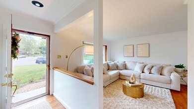 10200 McKean Ct in Great Falls, VA - Building Photo - Building Photo