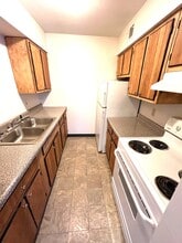 Continental Terrace II in Cedar Rapids, IA - Building Photo - Building Photo