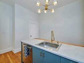 546 E 5th St, Unit 1 in Boston, MA - Building Photo - Building Photo