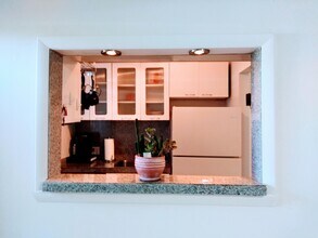 1204 S Lake Dr-Unit -5 in Lantana, FL - Foto de edificio - Building Photo