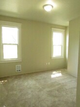 100 NW 3rd Pl-Unit -#2 in Renton, WA - Building Photo - Building Photo