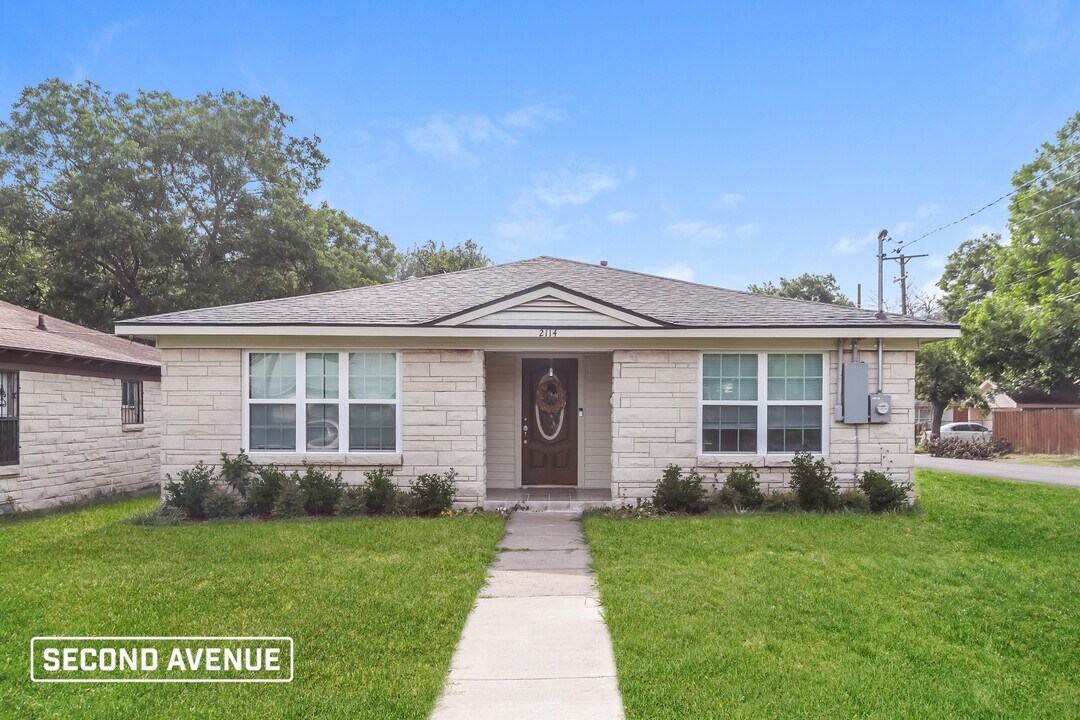 2114 S Tyler St in Dallas, TX - Building Photo