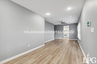 1100 Waverly Ave in Toledo, OH - Building Photo - Building Photo