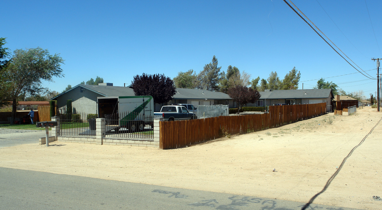 21654 Nisqually Rd in Apple Valley, CA - Building Photo