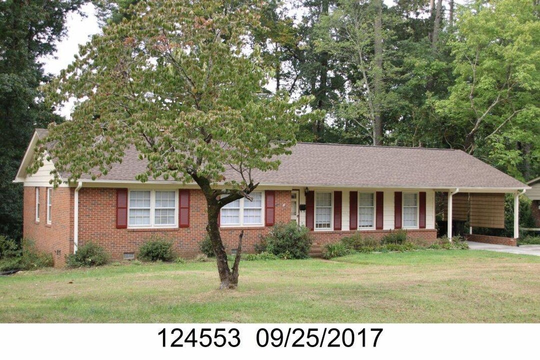 2407 Alpine Rd in Durham, NC - Building Photo