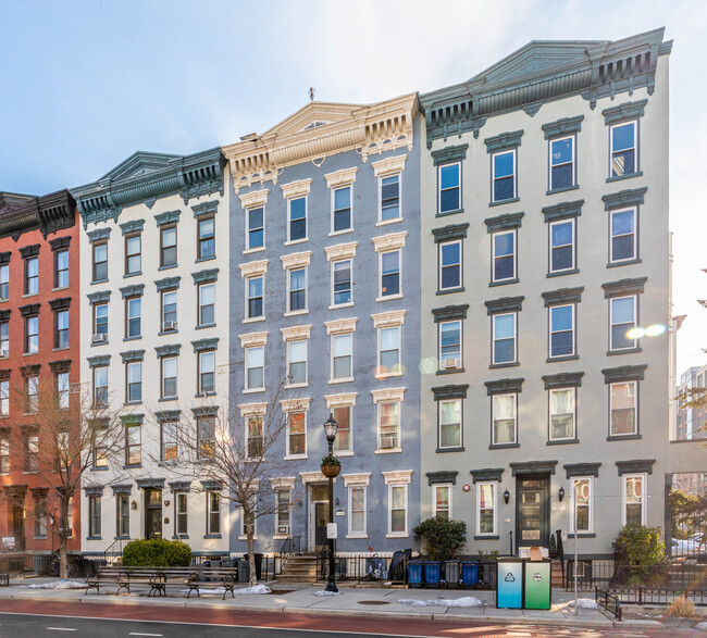 1105 Washington St in Hoboken, NJ - Foto de edificio - Building Photo