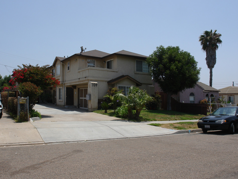 109 Oaklawn Ave in Chula Vista, CA - Foto de edificio