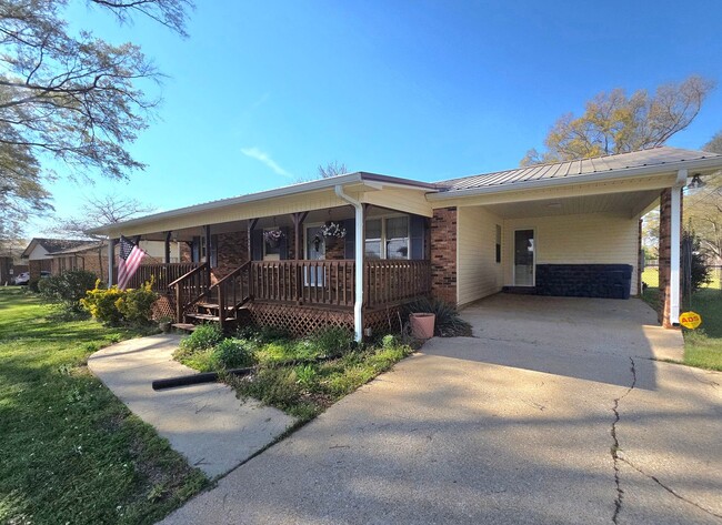 property at 2025 Hinton Dr