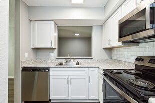 Creekside in San Angelo, TX - Building Photo