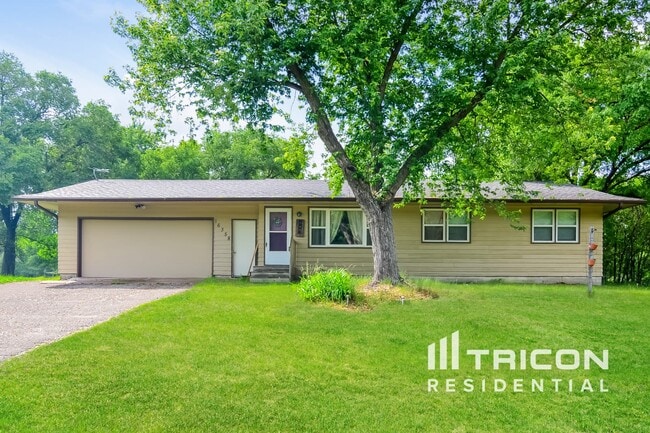 property at 16358 Crosstown Blvd NW