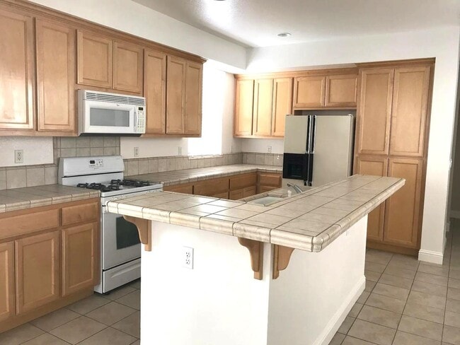 543 Castle Haven Dr in Tracy, CA - Building Photo - Building Photo