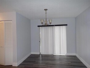 2180 Bayberry Dr in Pembroke Pines, FL - Building Photo - Building Photo