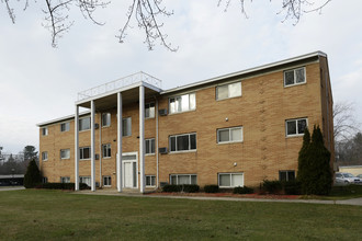 Mona Shores Apartments in Muskegon, MI - Building Photo - Building Photo