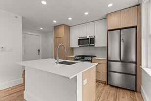 26 Bradlee Rd, Unit 303T in Medford, MA - Building Photo